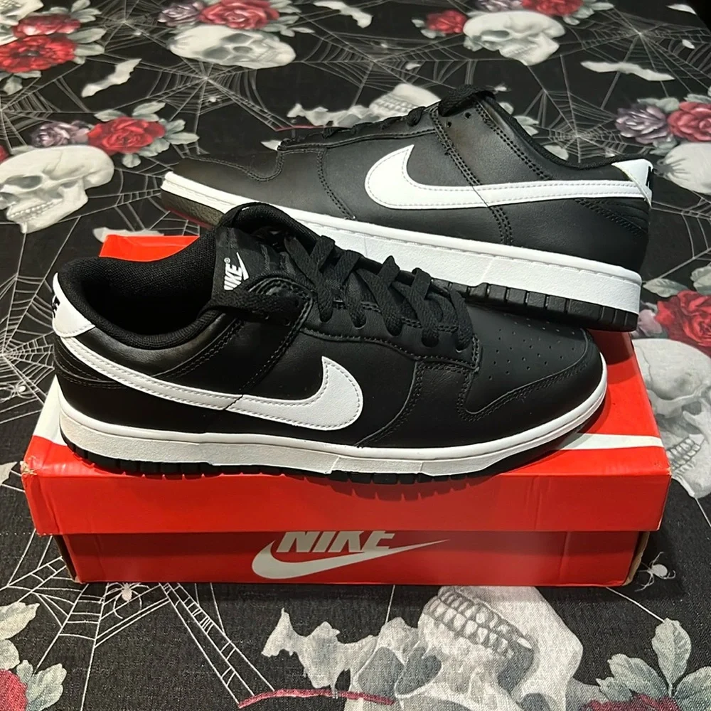 DS 2023 NIKE DUNK LOW RETRO BLACK PANDA 2.0 SIZE MENS 9 OR 9.5 NIB - Picture 1 of 12